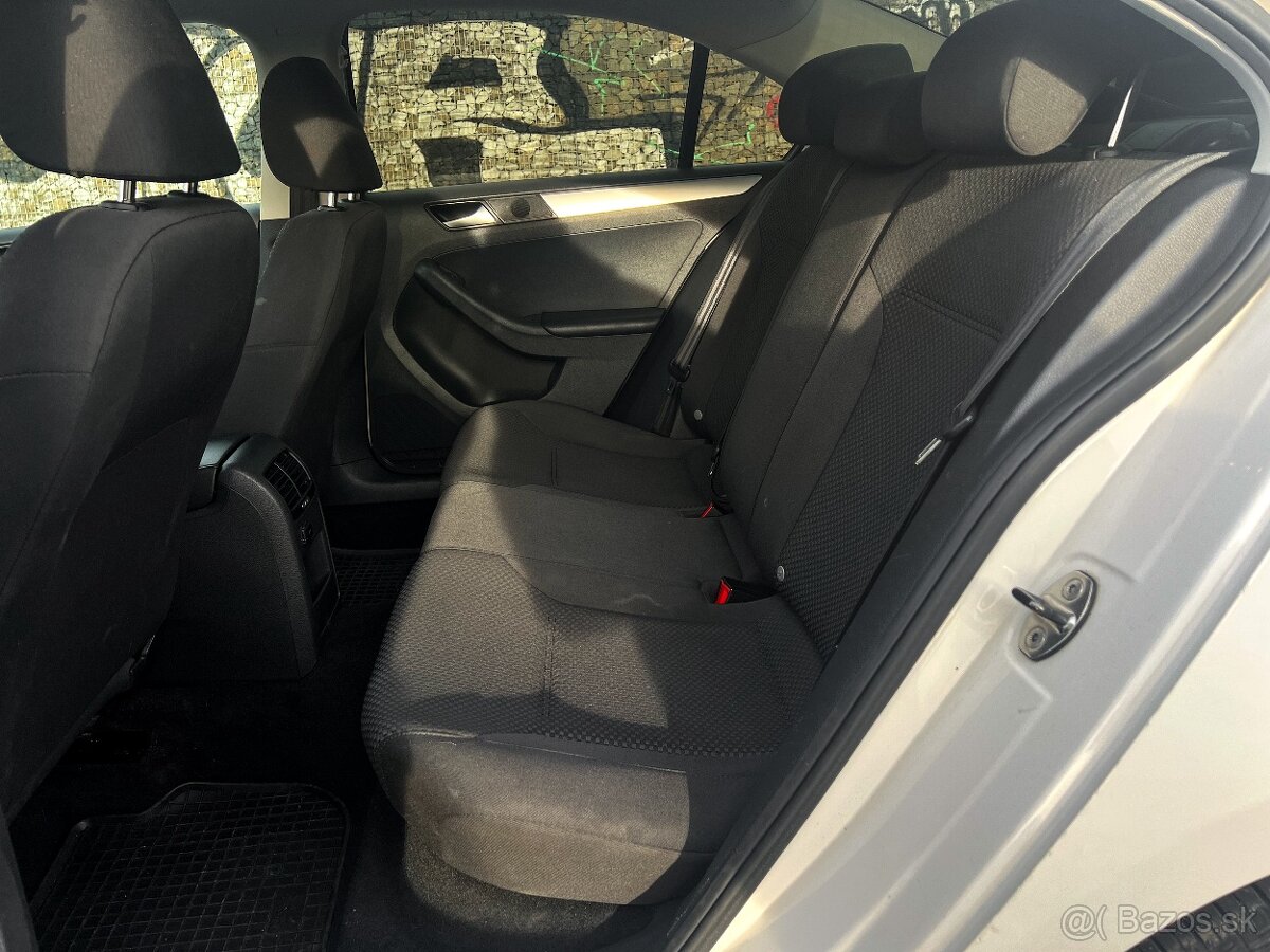 Volkswagen Jetta 1.2 TSI Trendline - 12