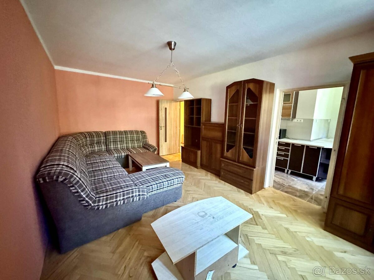 Prenájom 3,5- izbový byt s balkónom a loggiou vo VK - 12