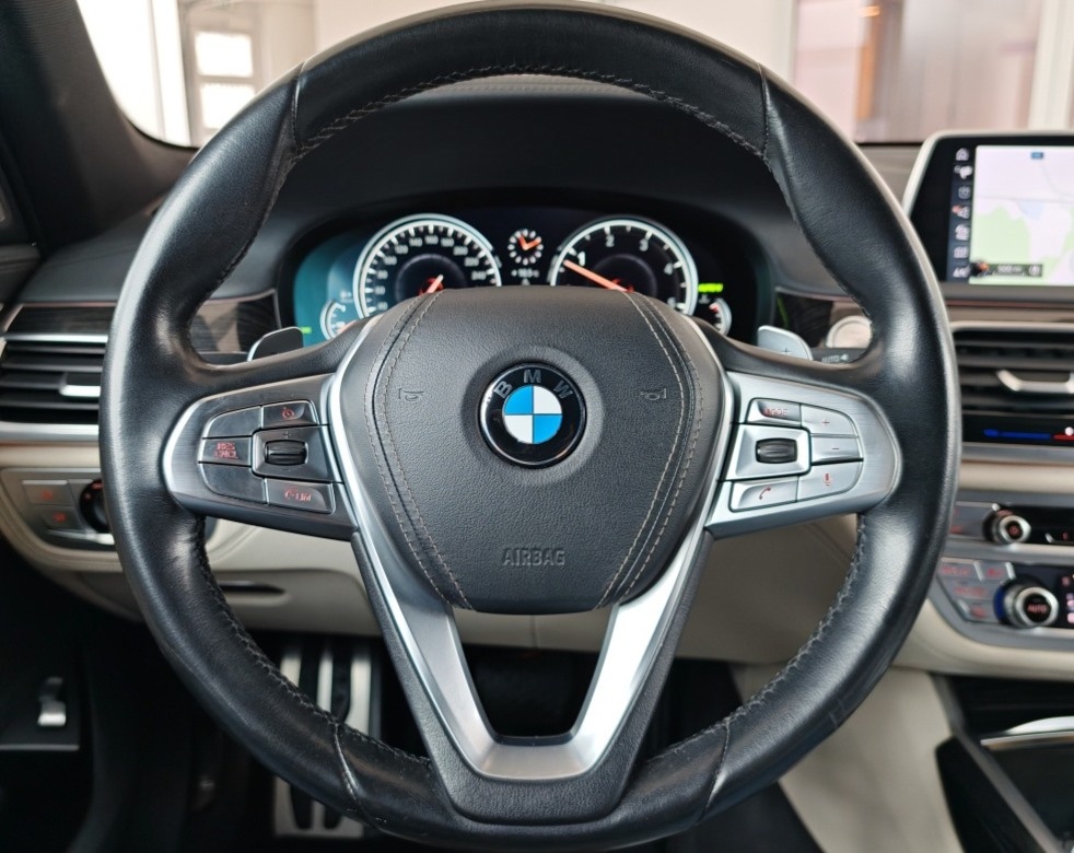 BMW Rad 7 730d xDrive A/T - 12
