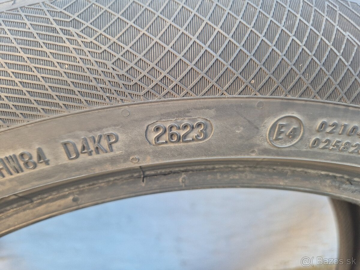 Predám zimné pneumatiky Continental 235/50/R19 - 12