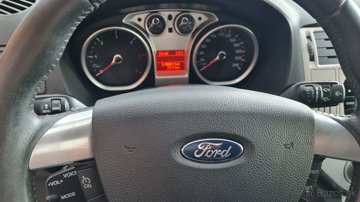 FORD KUGA 2,0 TDCI automat 4×4 TITANIUM - 12
