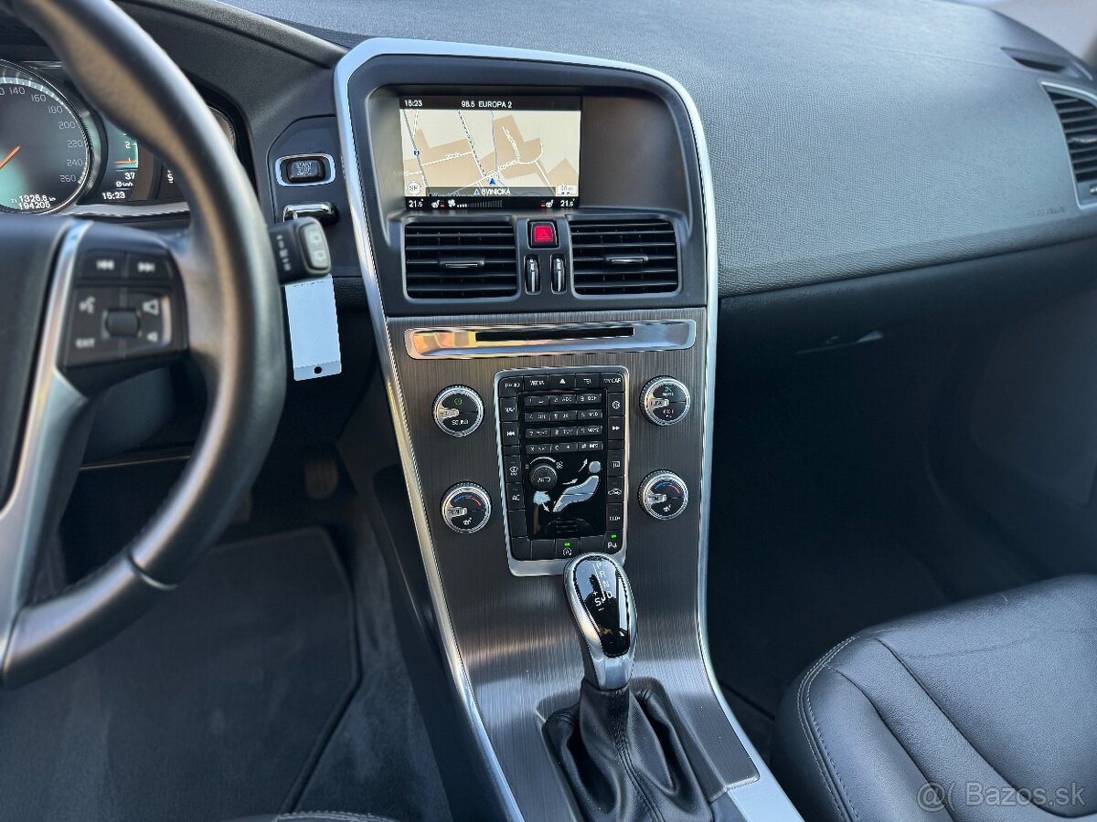 Volvo XC60 2.0 D4 Summum 140kw Automat 2016 - 12