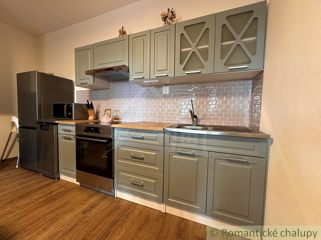 Vidiecky dom na samote s veľkým pozemkom na bývanie, chalu - 12