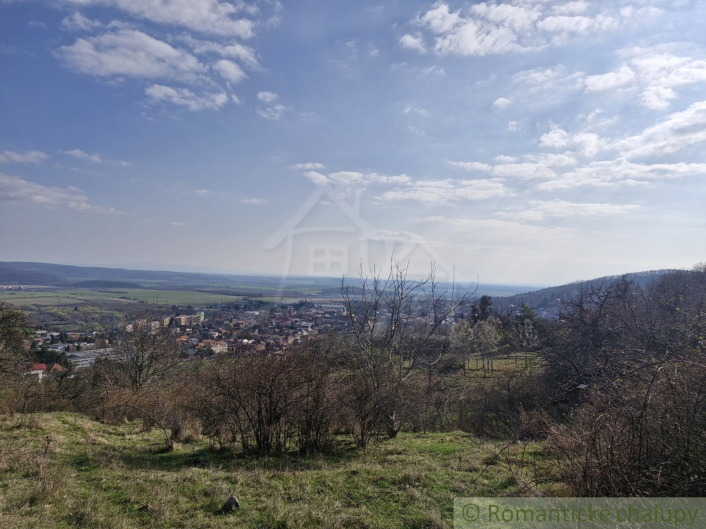 Pozemok s pivničným domčekom - najkrajší výhľad v Pukanci - 12