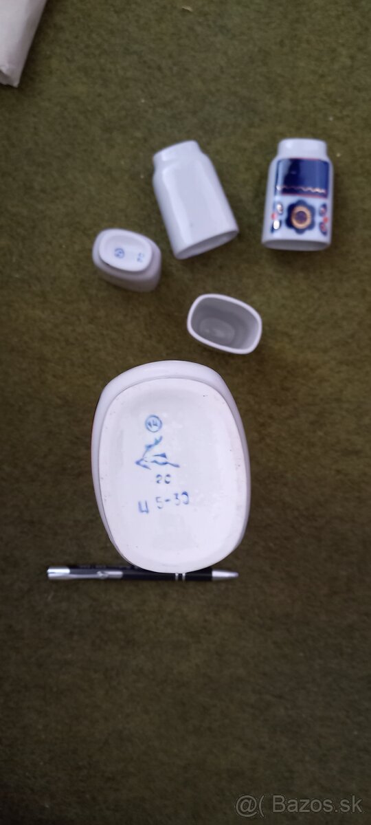 Poháriky s ornamentom a fľašou asi z Bulharska - 12