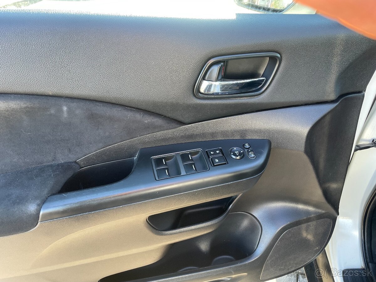 HONDA CR-V 2,2i-DTEC 4x4 110kw Tažné bez koroze 2015 - 12