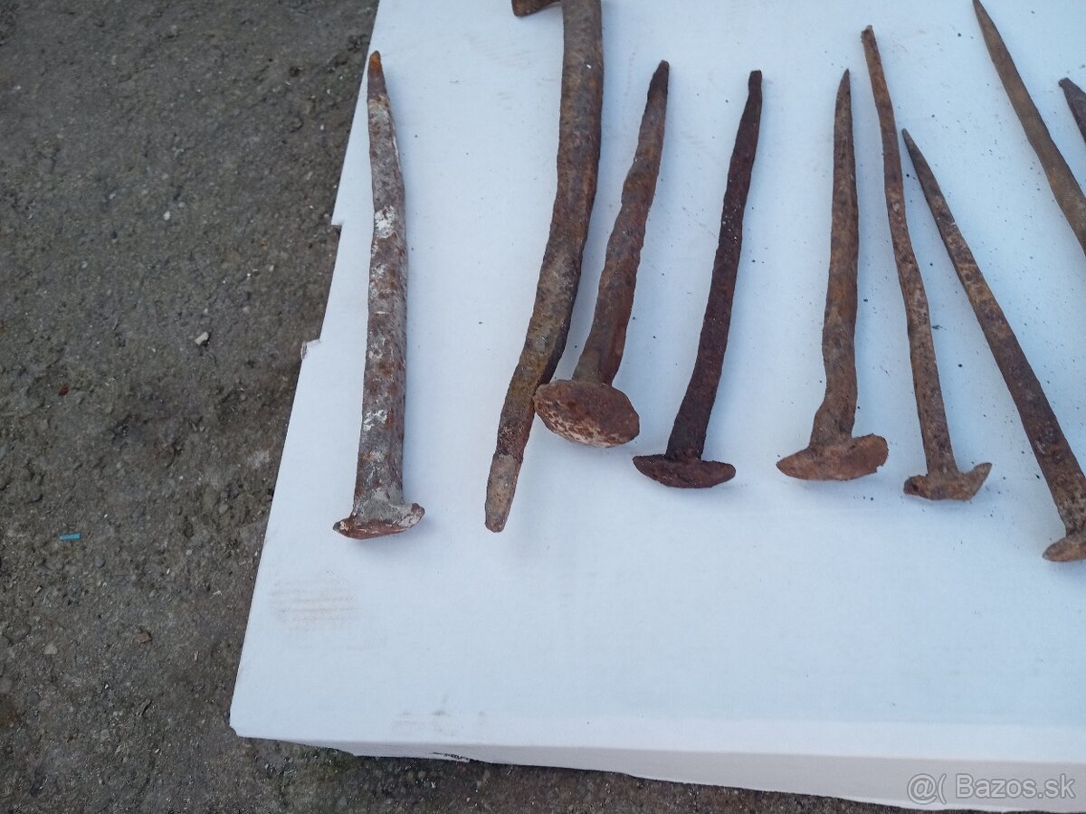 Kované klince klamre - 12