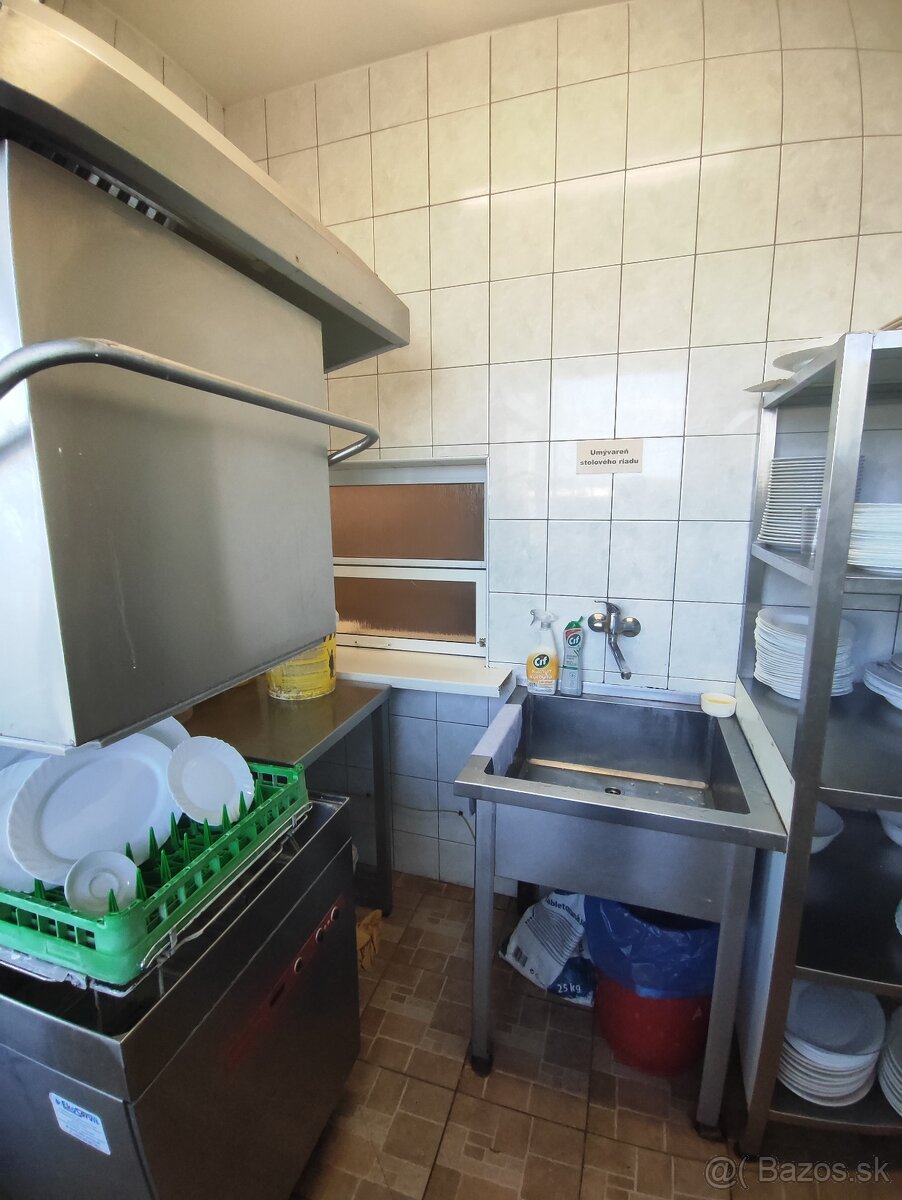 Zabehnutá reštaurácia na prenájom - 12