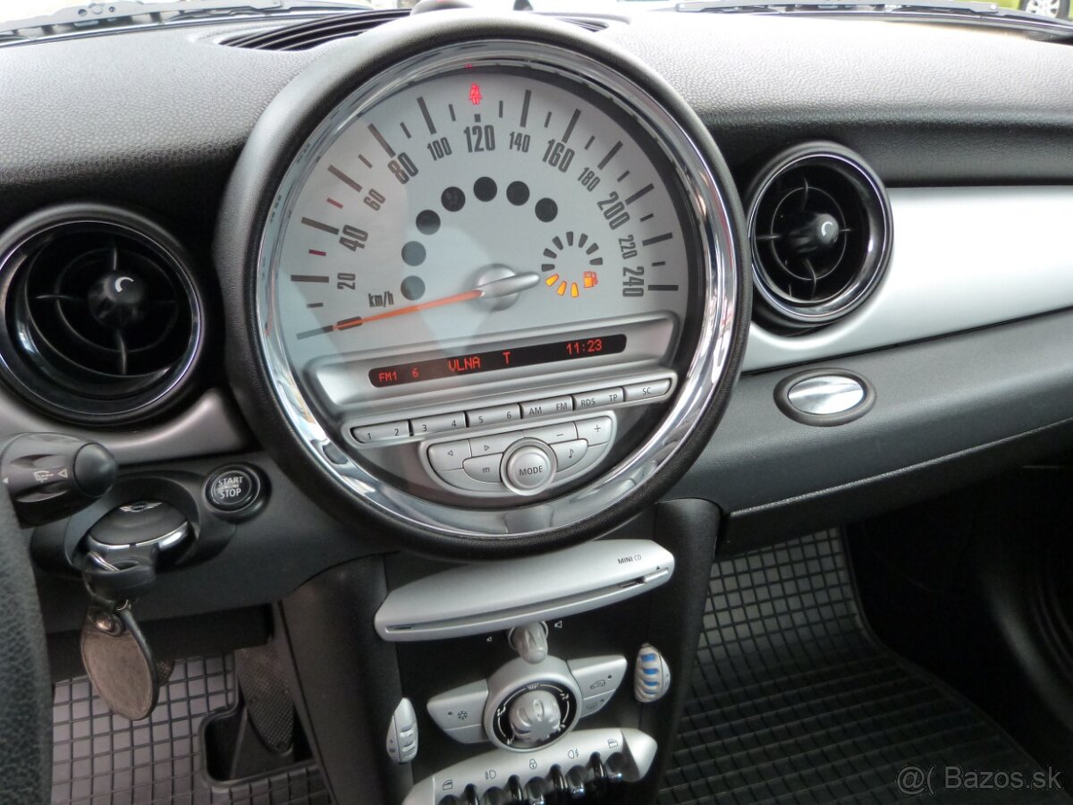 Mini One 1,4i 70kW M6 panoráma - 12