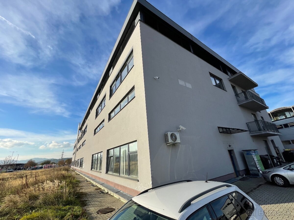 Prenájom 200m2 obchodných priestorov, prízemie Living centra - 12