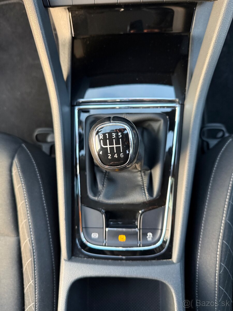 Škoda Karoq benzín Virtual cocpit - 12