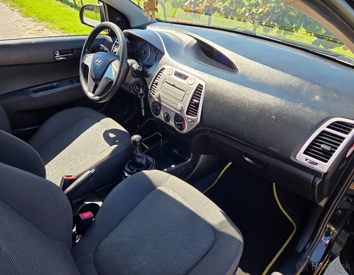 Hyundai i20 1.25 16V 57KW/77koní R.V.03/2012 - 12