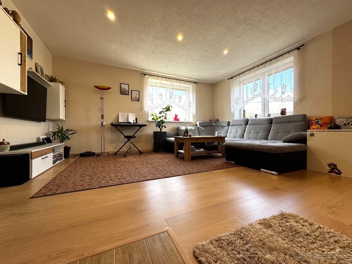 Zrekonštruovaný 4-izbový rodinný dom s garážou GALOVANY - 12