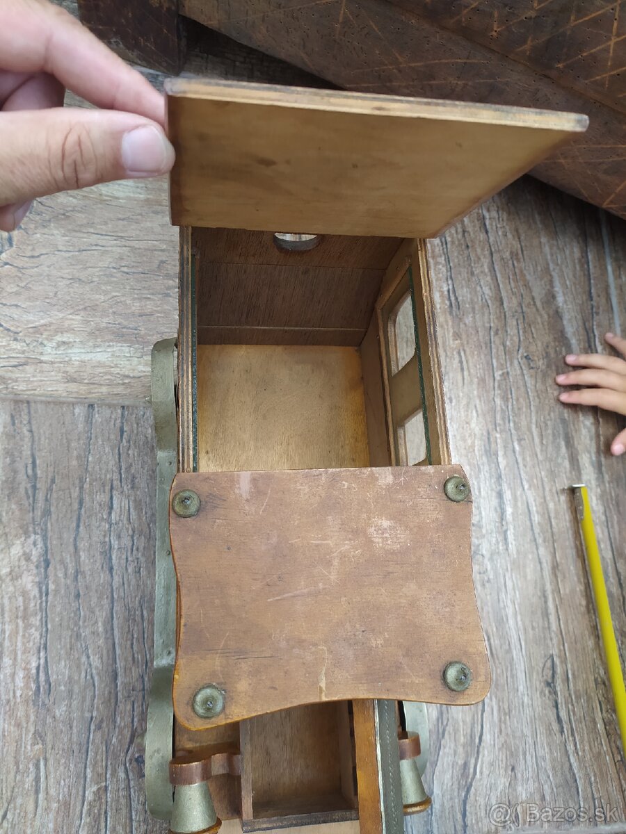 Zásobník na cigary drevené auto - 12