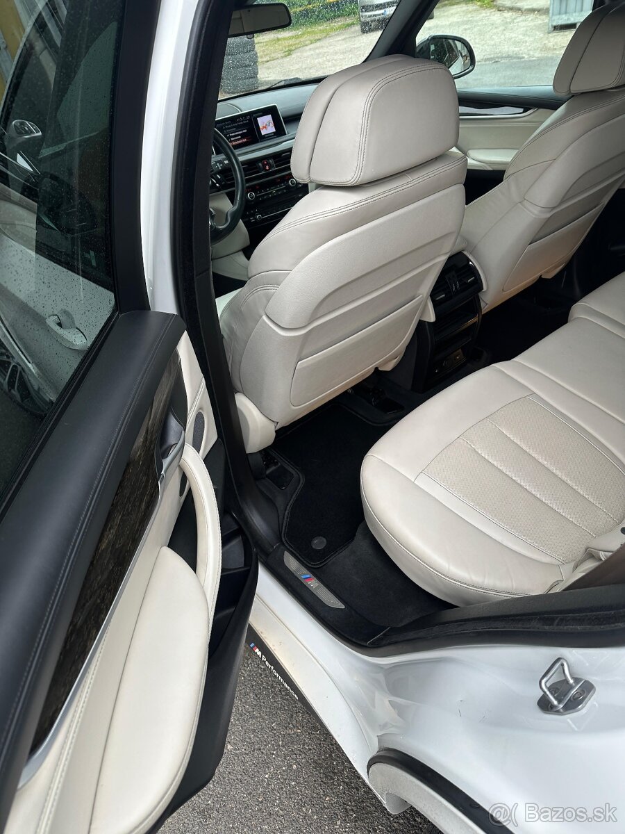 BMW X5 M50d - 12