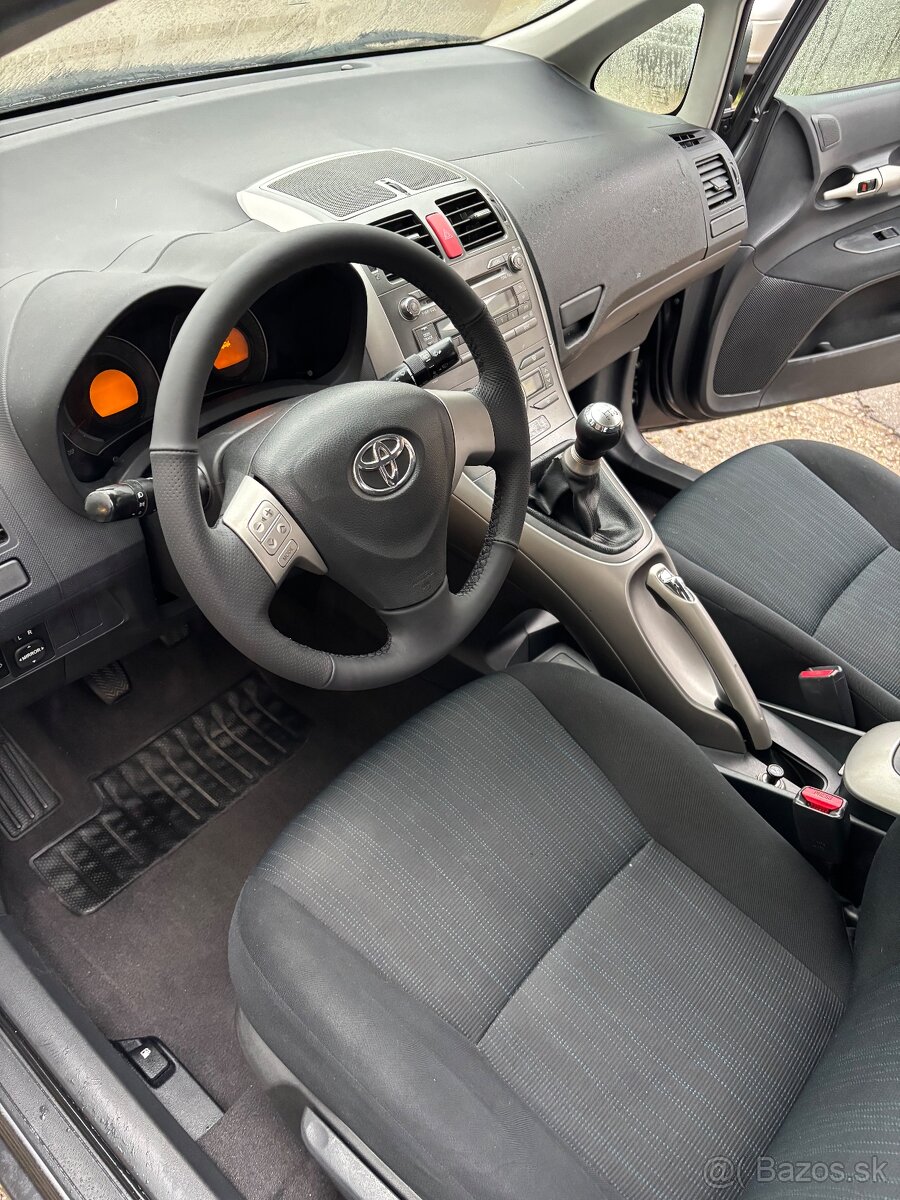 Toyota Auris 1.6 benzín 91kw - 12