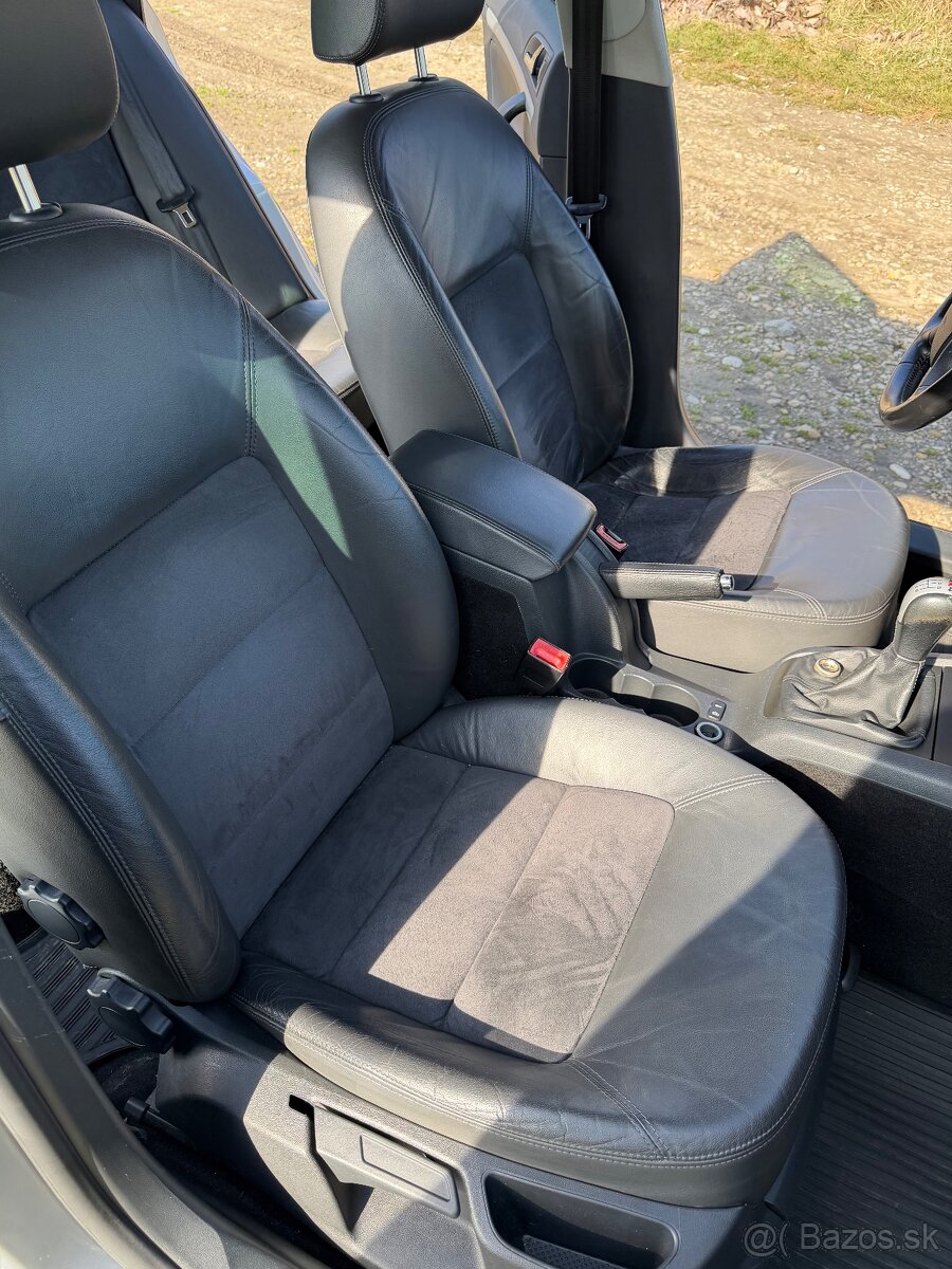 Škoda Octavia Scout - 12