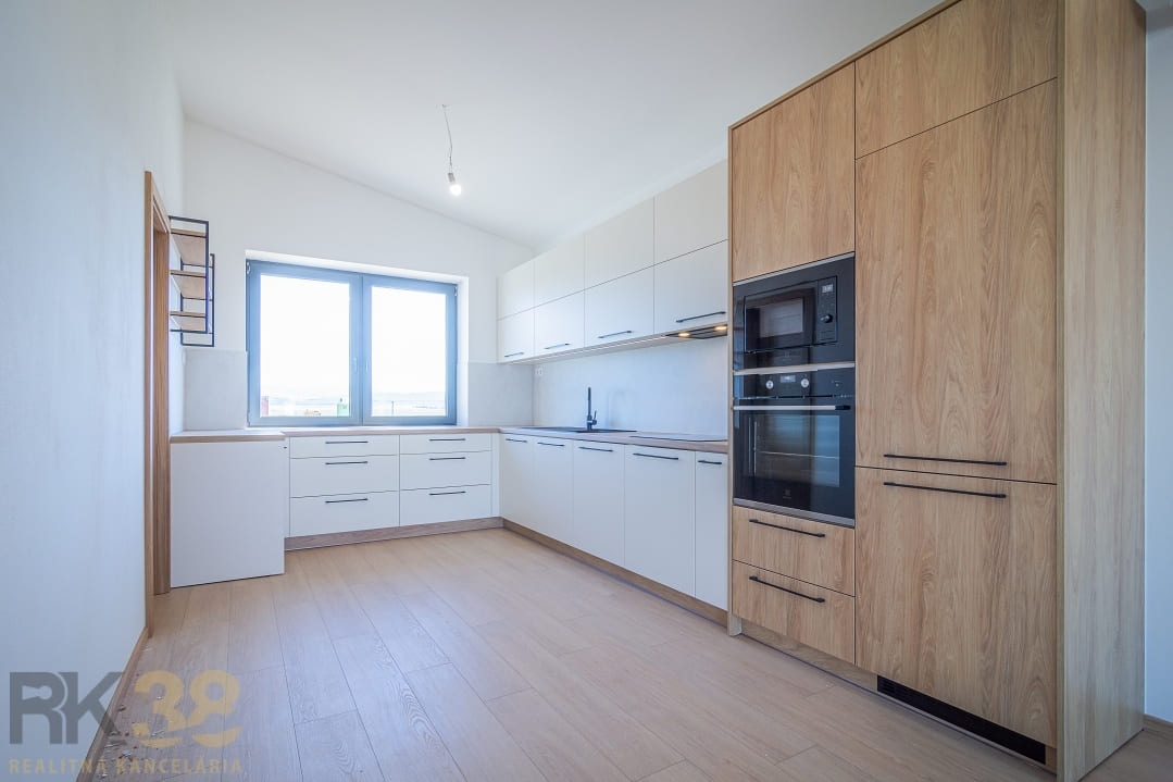 Nadčasové rodinné domy v skvelej lokalite pod Tatrami - 12