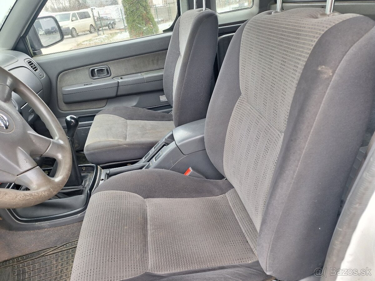 NISSAN NAVARA 2,5TD 4X4 KLÍMA ŤAŽNÉ 2006 ROK - 12