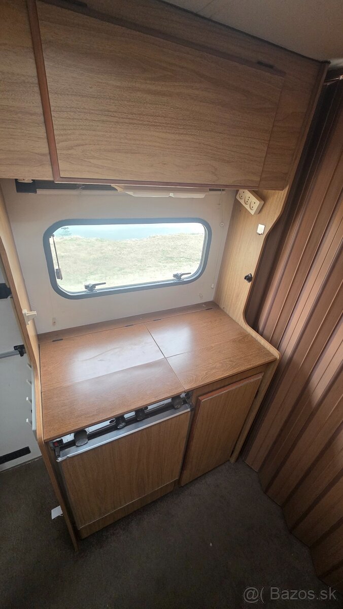 Obytny prives Roller Palace 400 - strieska, Truma - 12