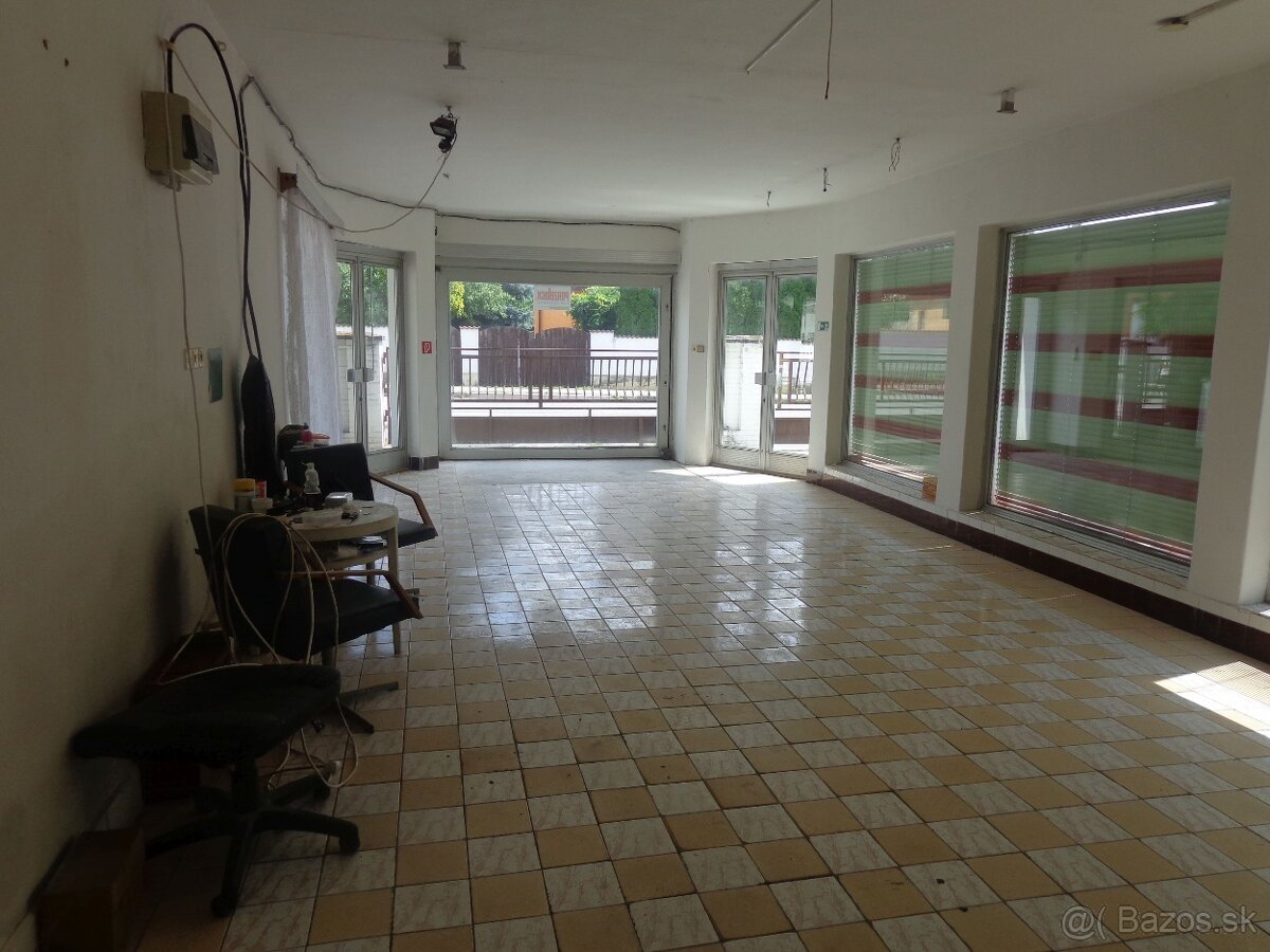 Dom na bývanie a budovy na podnikanie v Lučenci - Opatová - 12