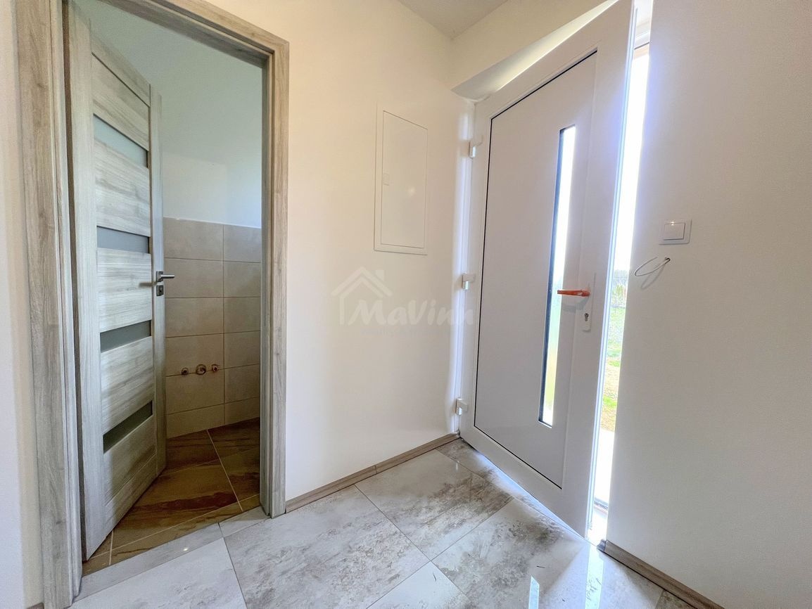 NOVOSTAVBA dokončená v obci Šišov poz.700m2 - 12