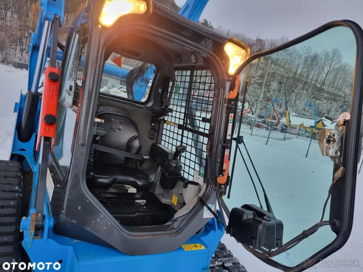 Pásový nakladač Bobcat T770 s nosnosťou 2,5 tony. Americký v - 12