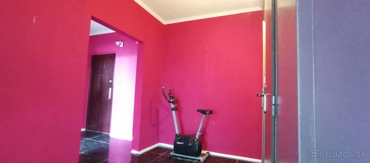 REZERVOVANÉ Moderný 3+1 Byt s balkónom v Lučenci - 12