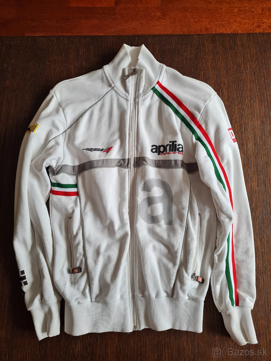 Apríla MAX 125+ dve prilby - 12