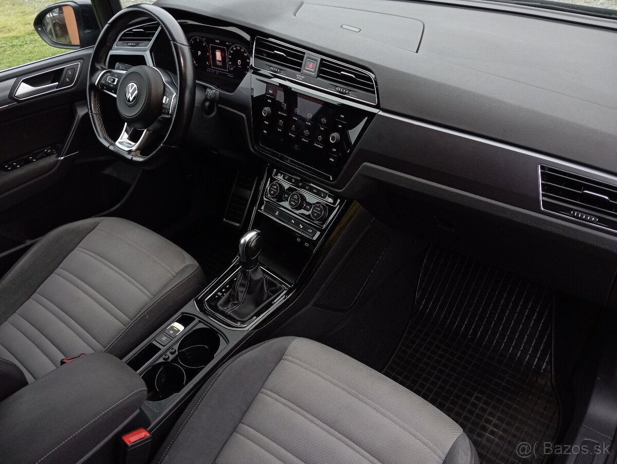 VW Touran R-Line, 7 místný DSG - 12