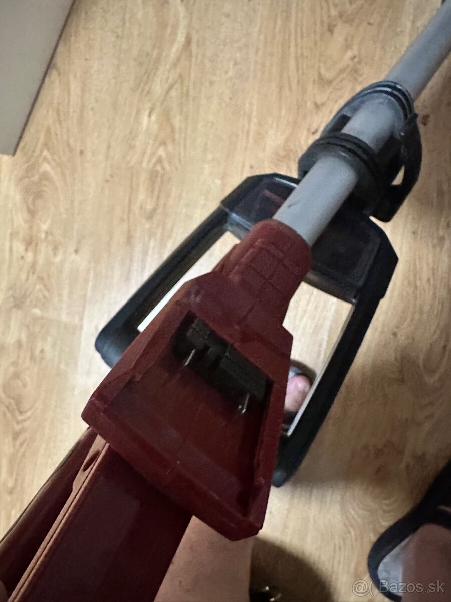 kosacky 2 ks , pila 1 ks, baterie vsetky ks - 12