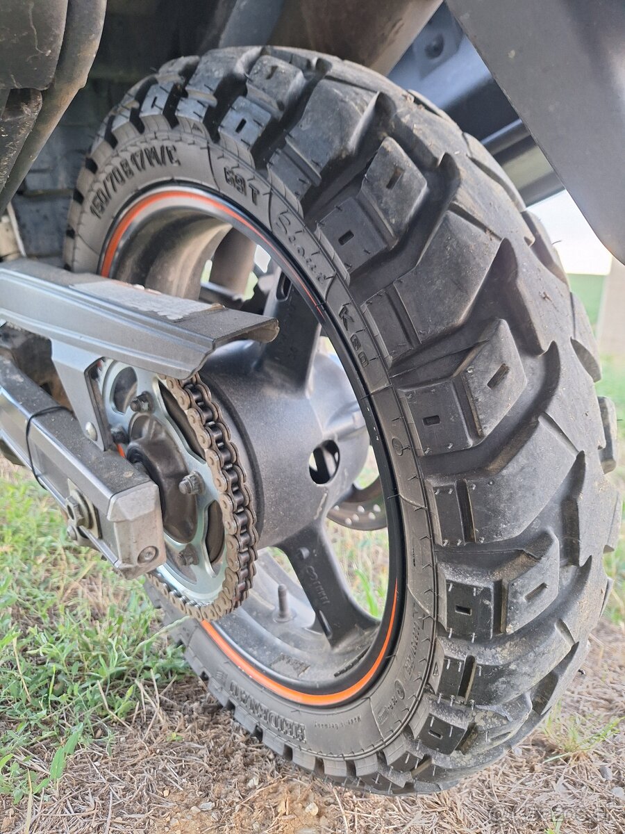 Suzuki Vetrom DL650 - 12