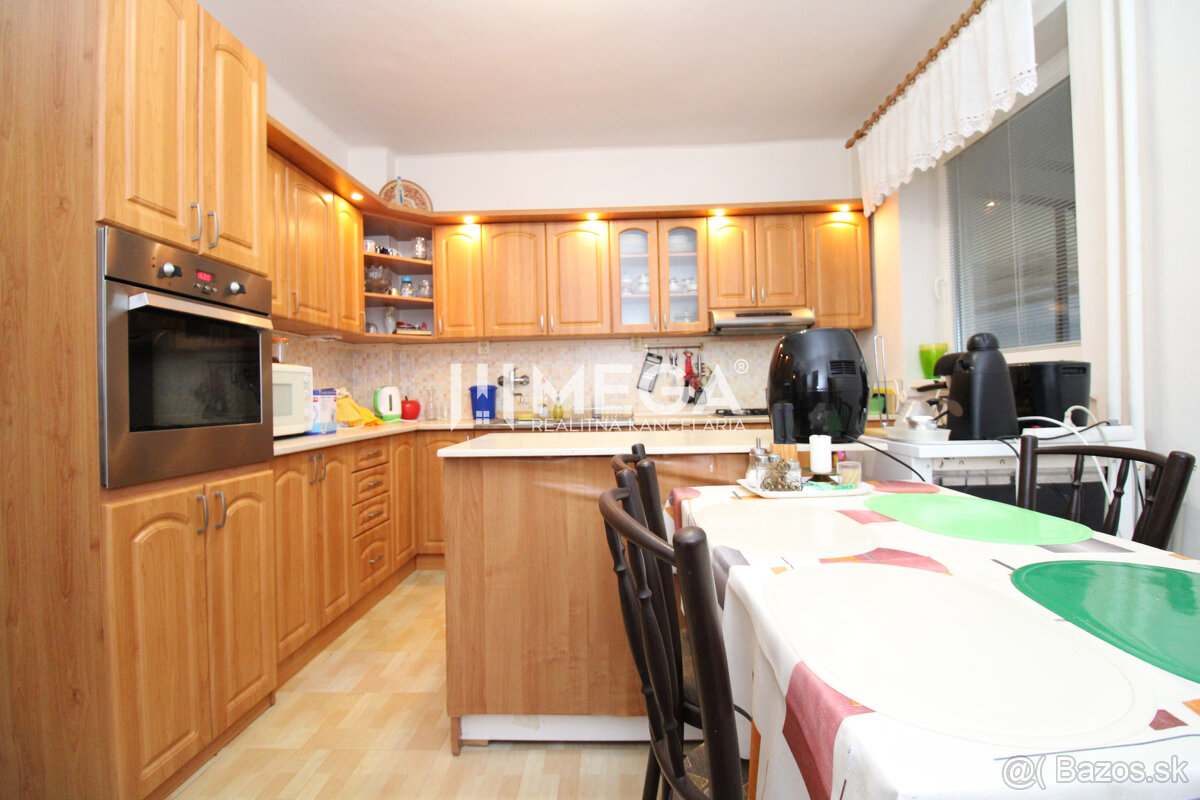 NA PREDAJ RODINNÝ DOM S PANORAMATICKÝM VÝHĽADOM NA HUMENNÉ - 12