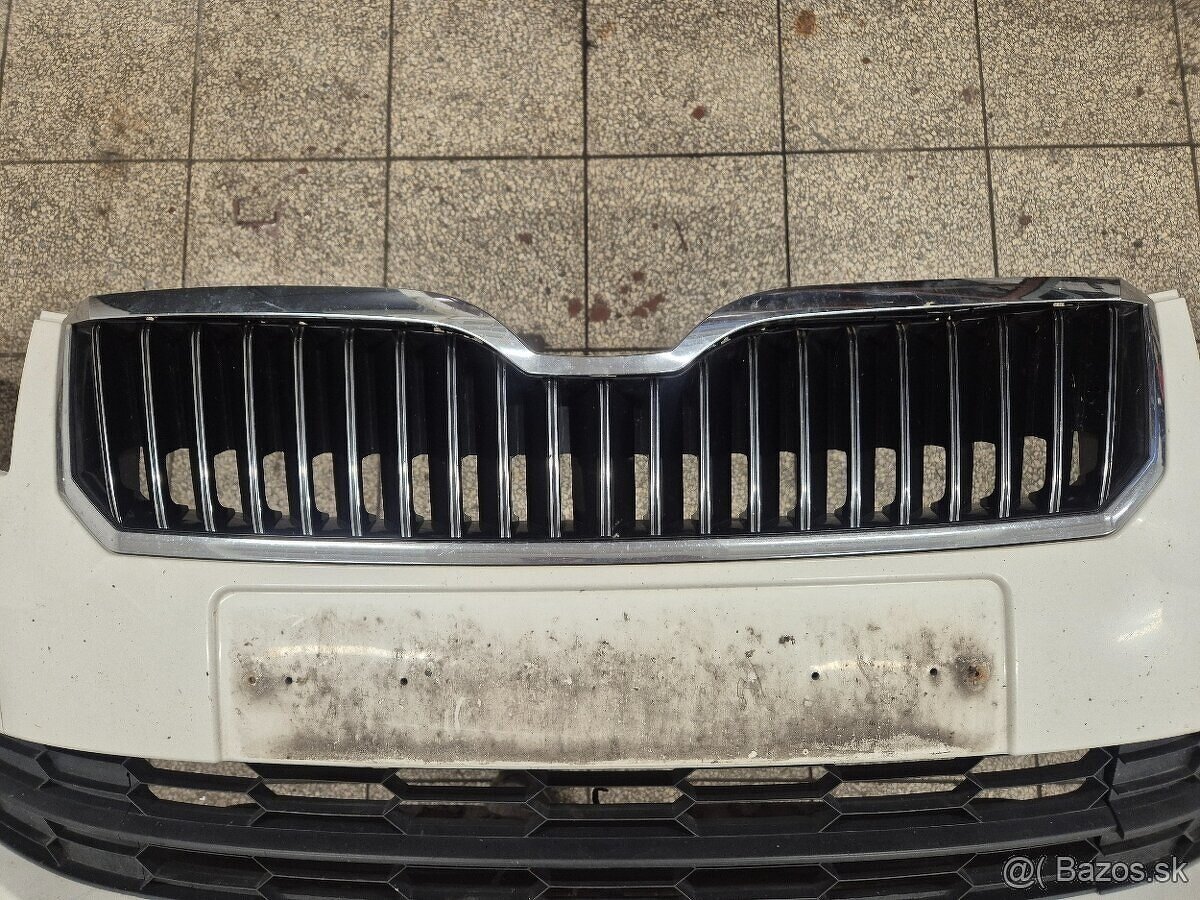 Predám predný nárazník na Škoda Superb 2 II facelift - 12