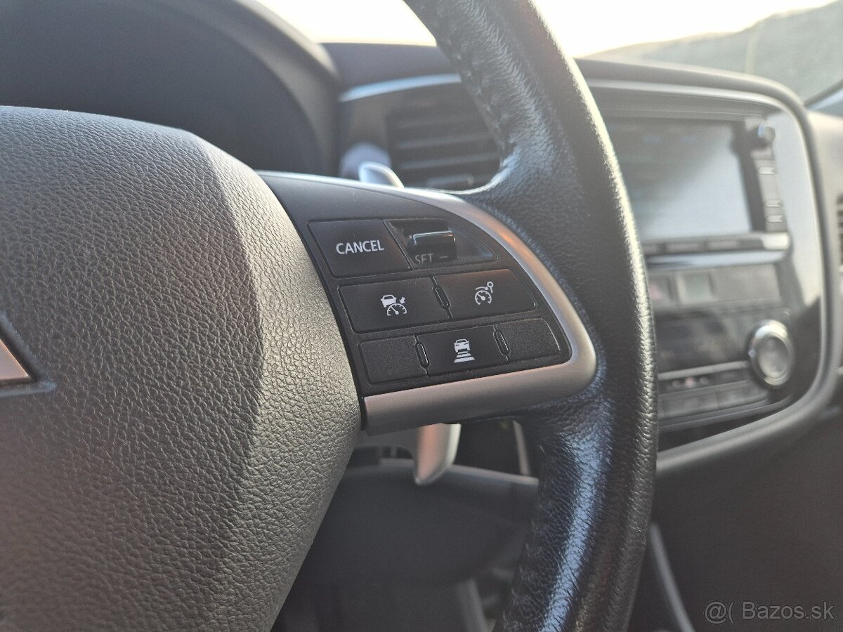 Mitsubishi Outlander 2.2 DI-D Intense+ - 12