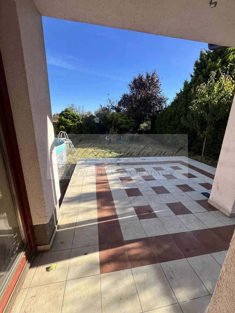 Priestranný rodinný dom na priamy predaj v obci Nová Dedinka - 12