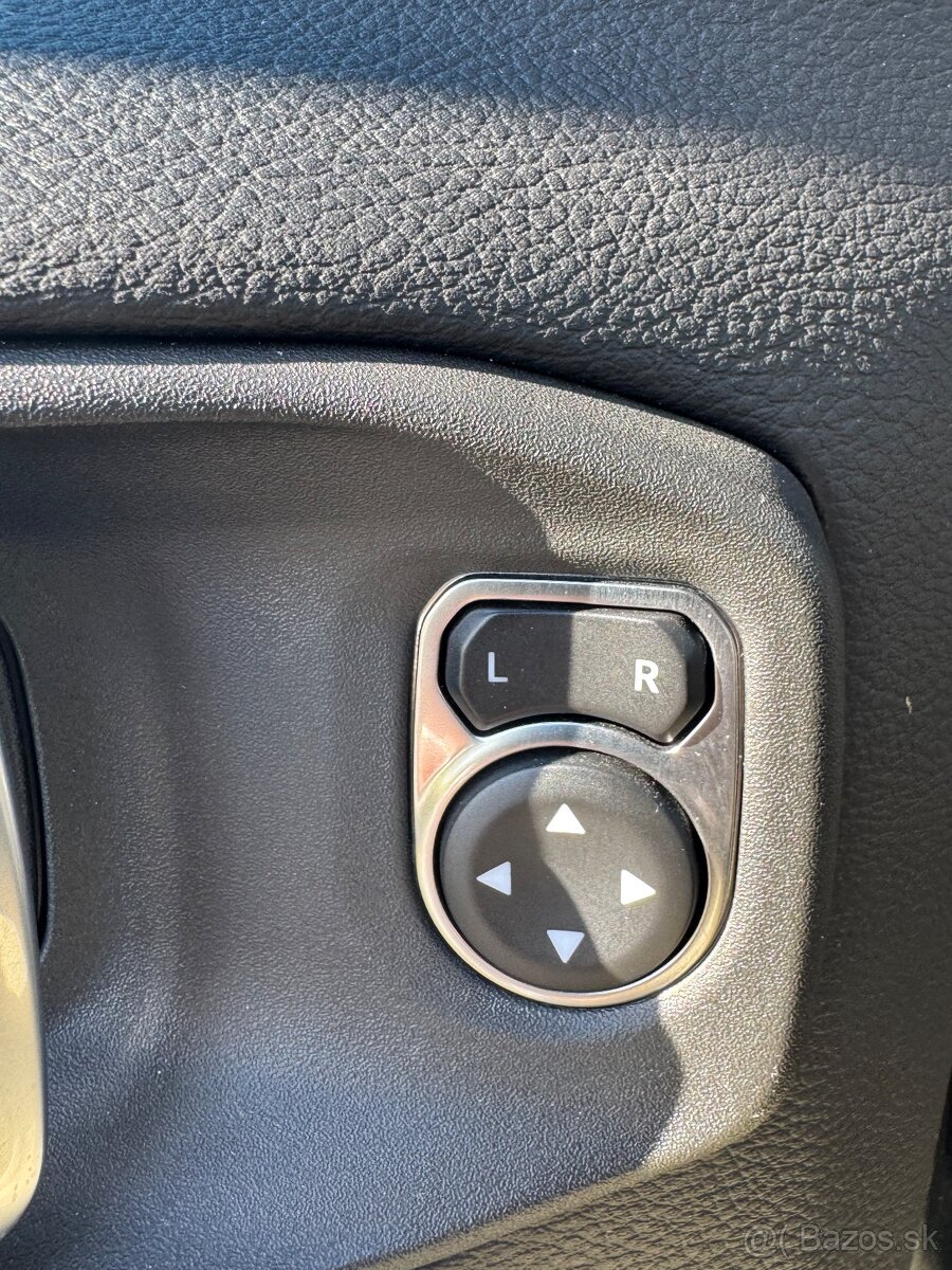 Predám Jeep WRANGLER - 12