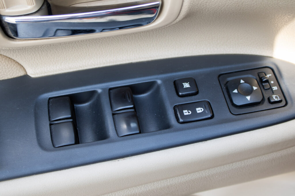 Predám MITSUBISHI OUTLANDER - 12