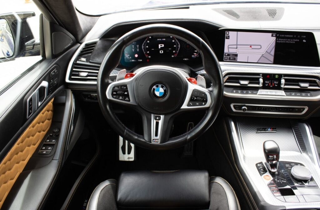 BMW X6 M Competition z roku 2021 - 12