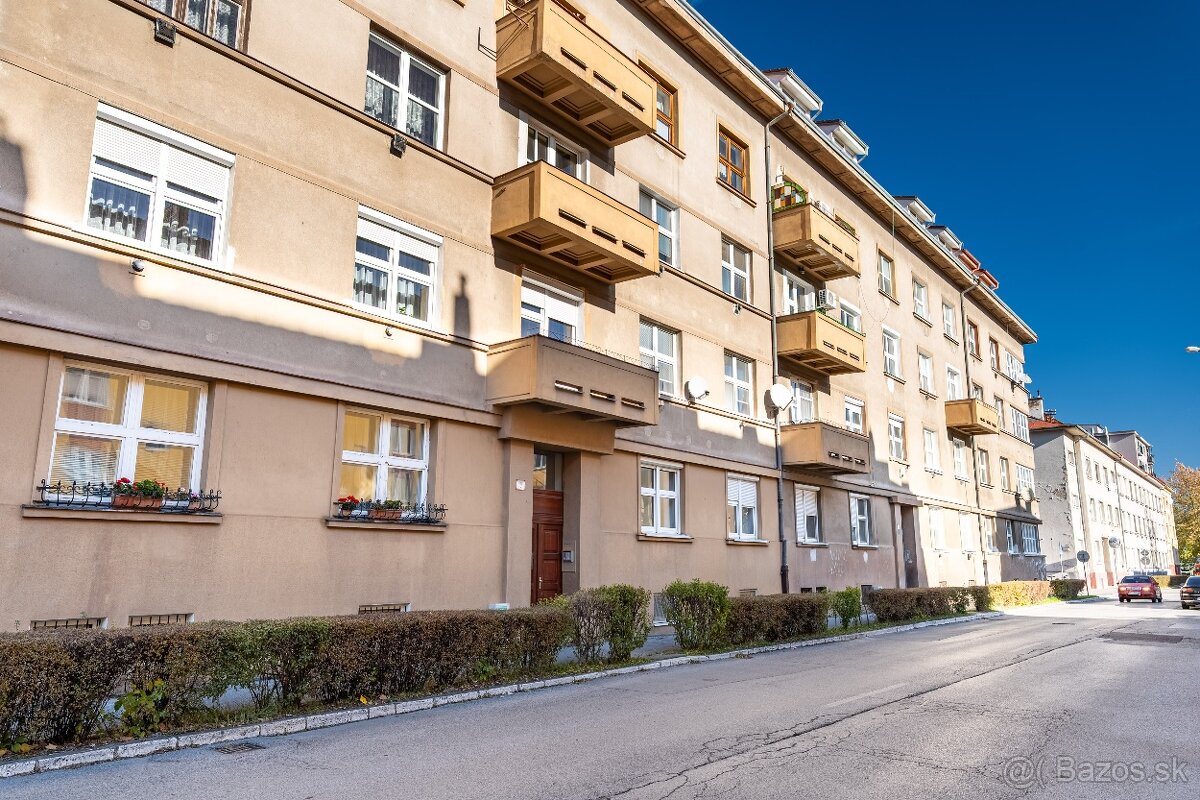 Priestranný 2-izbový byt po kompletnej rekonštrukcii v centr - 12