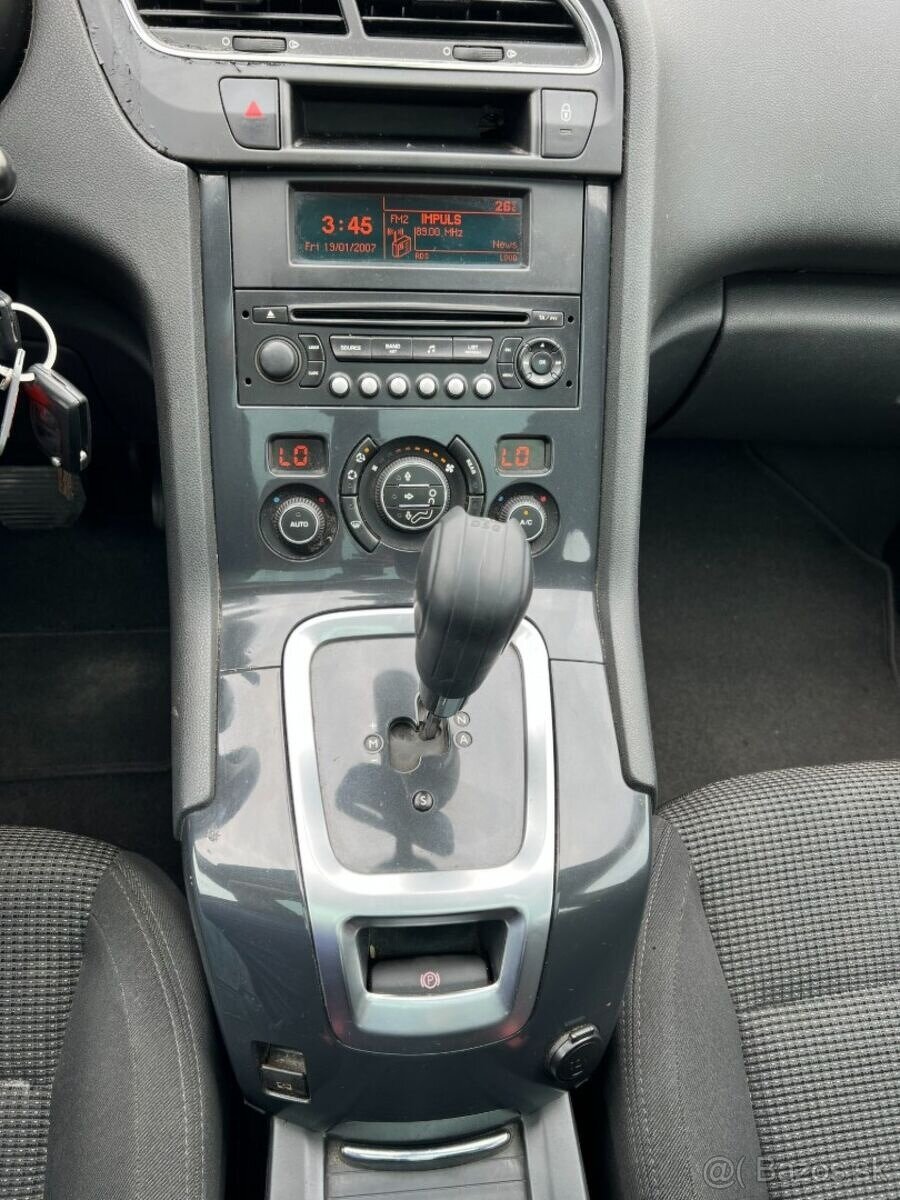 Peugeot 5008 1.6 HDi 80kw automat 7 míst panorama - 12