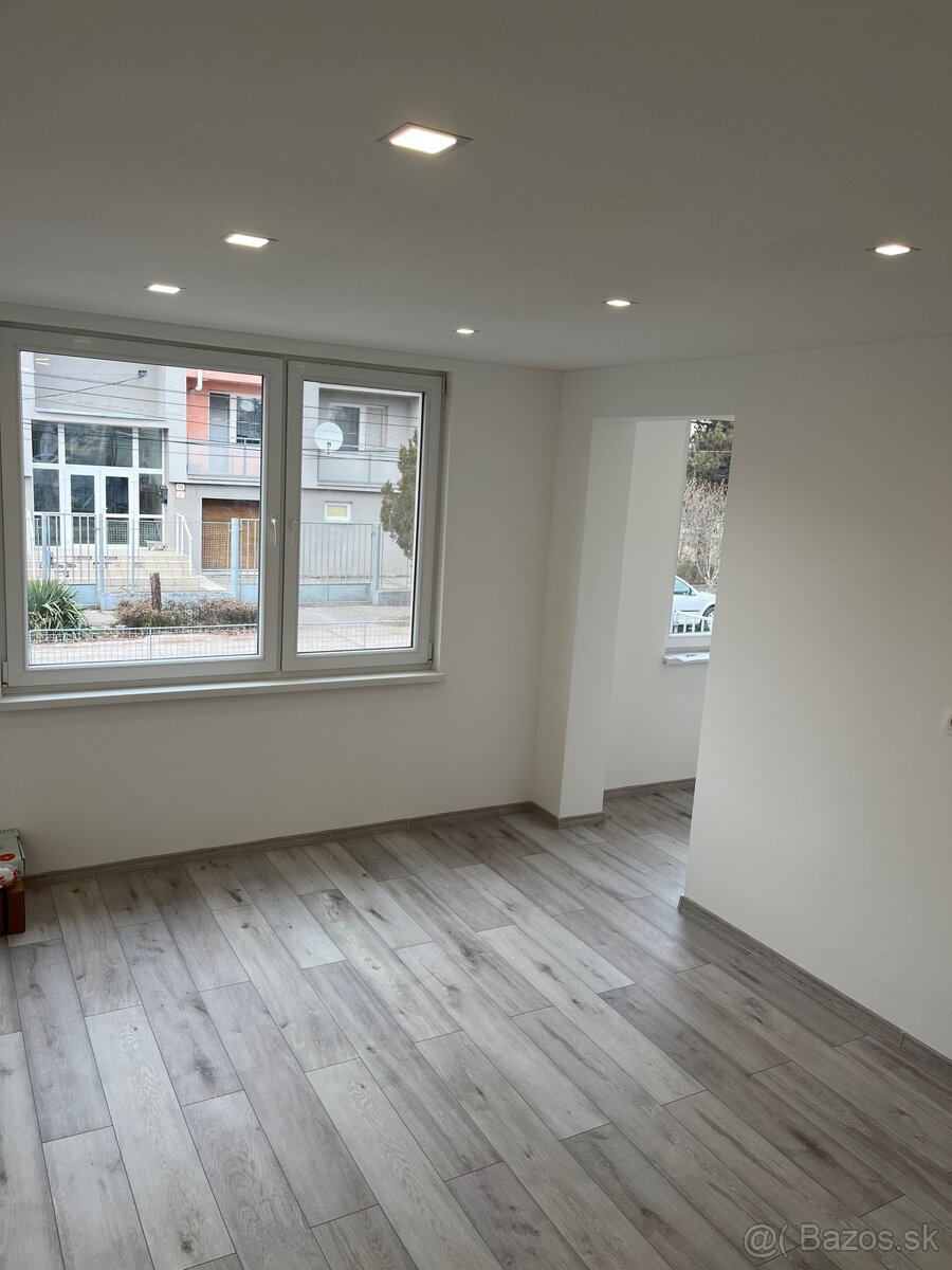 Stavebné práce a rekonštrukcie - 12