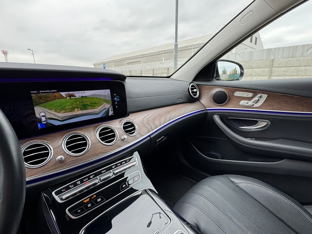 Mercedes-Benz E trieda 200 - 12