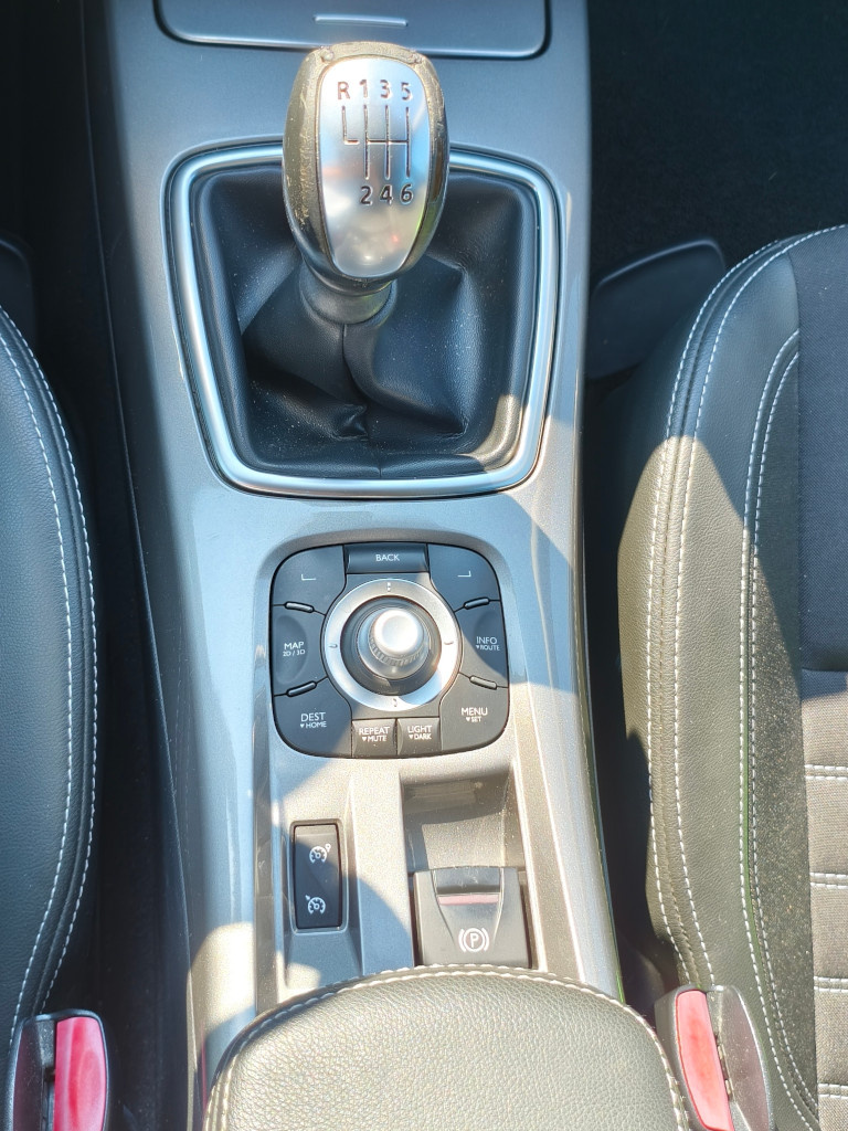 Renault Laguna Grandtour 2.0 dCi 150k Black Edition - 12