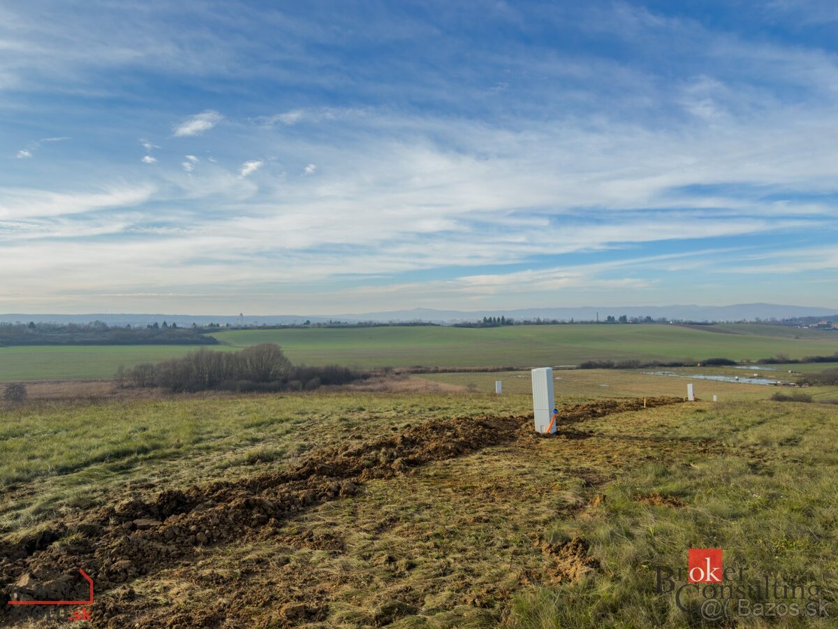 Na predaj stavebné pozemky - 12