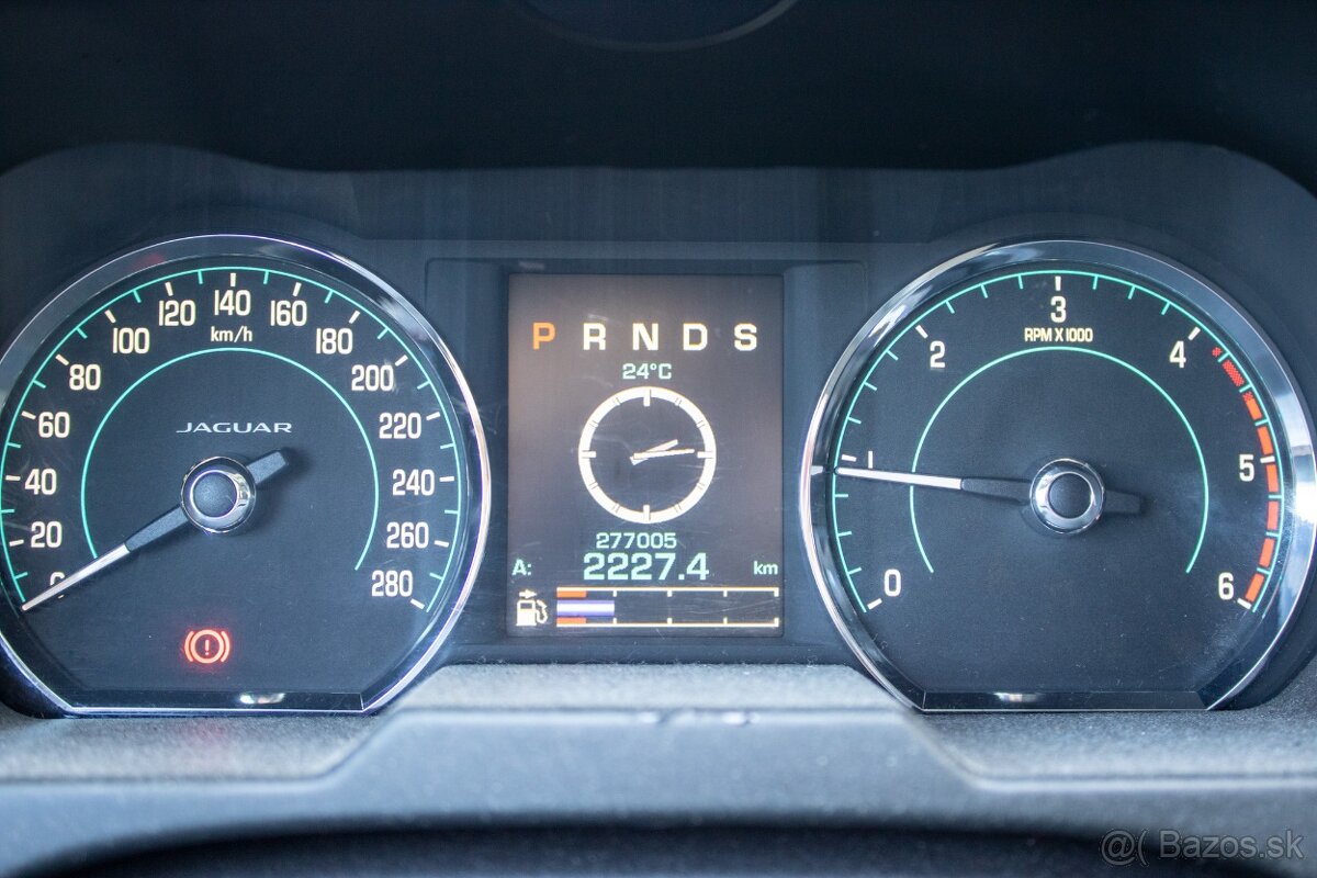 Jaguar XF - 12