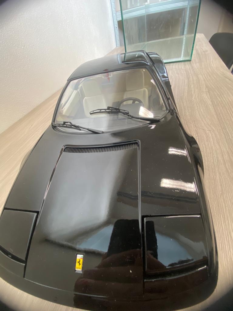 Ferrari Testarossa Model v mierke 1:8 - 12