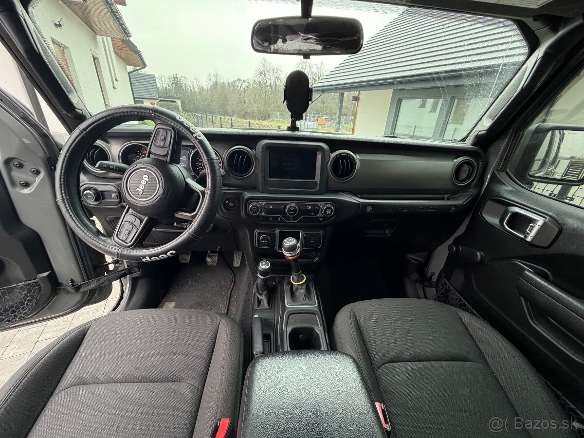 Jeep Wrangler - 12