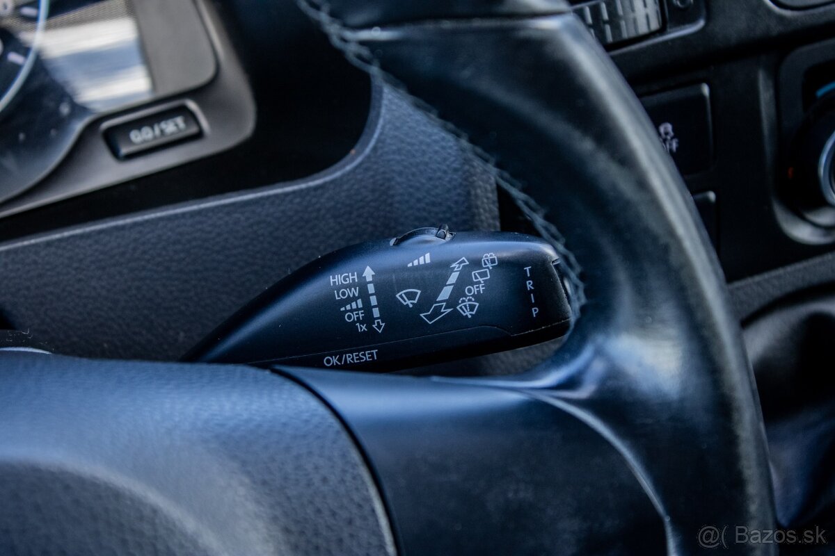 Volkswagen Caravelle 2.0 TDI LR Comfortline / 9 MIEST - 12