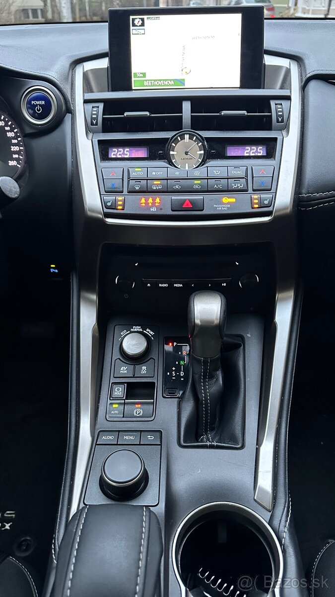 Lexus NX 300h Hybrid 4x4 - 12